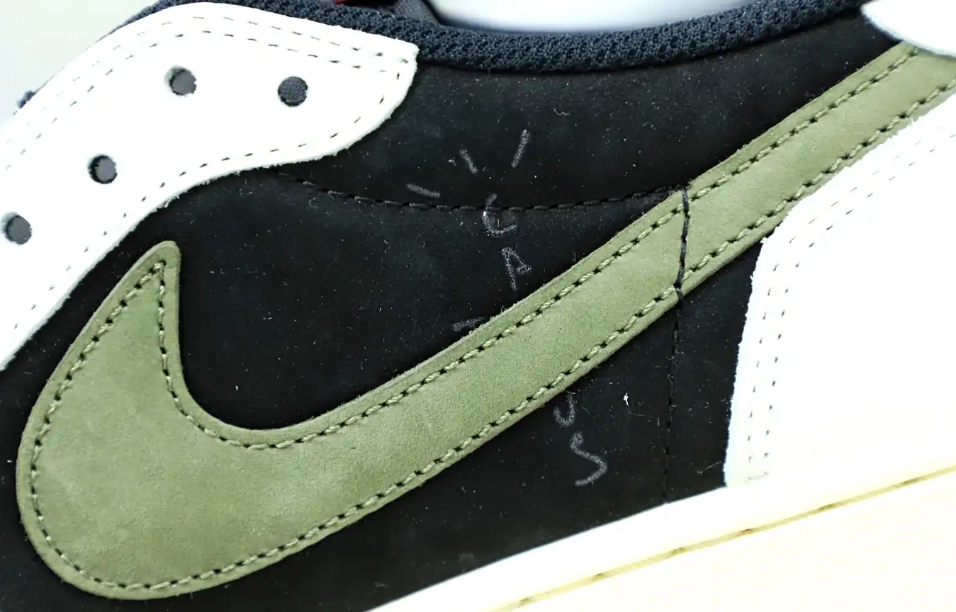 TRAVIS JORDAN SCOTT “Olive” LOW AIR 1 OG X NIKE 0503